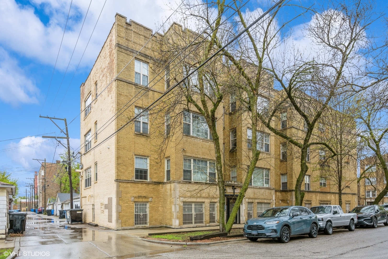 Property Photo: 3549 W Belle Plaine Avenue 1W IL 60618