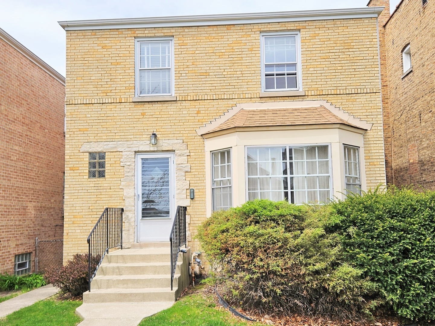 Property Photo: 5844 N Mulligan Avenue IL 60646