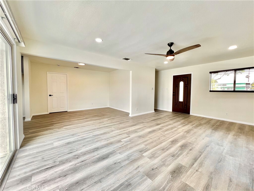 Property Photo:  9929 Mina Avenue  CA 90605 