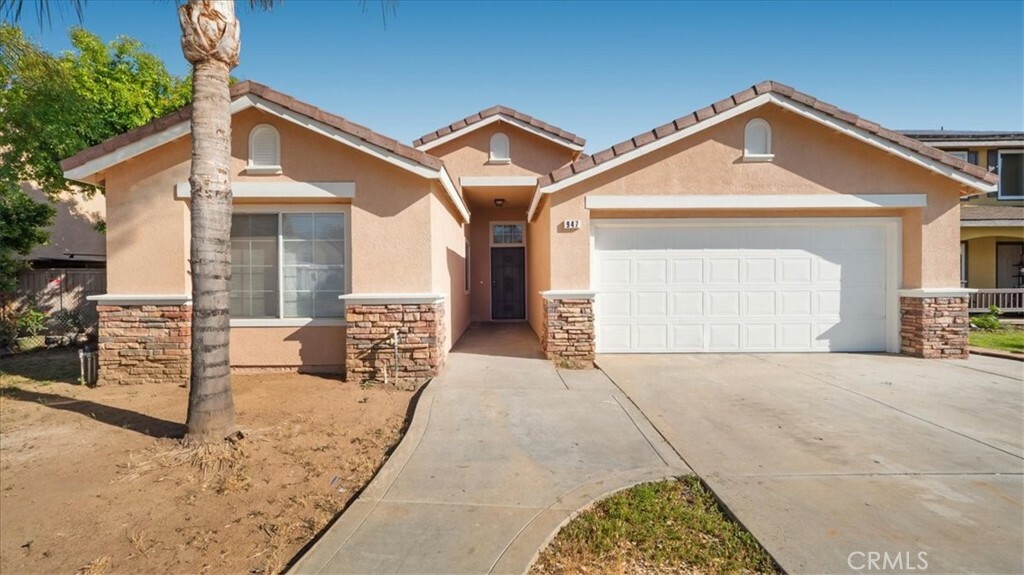 Property Photo: 947 Regency Street CA 92571