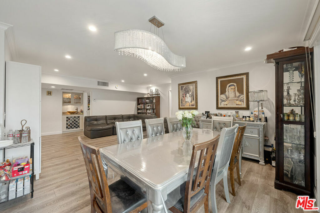 Property Photo:  423 S Rexford Drive 106  CA 90212 