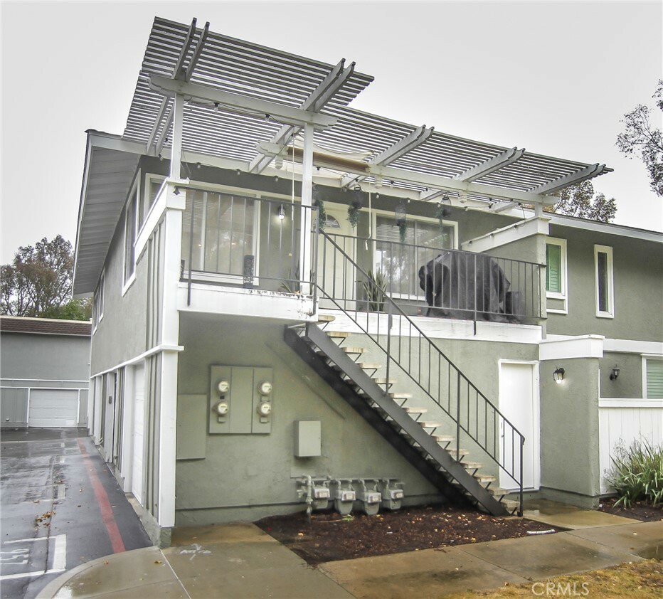 Property Photo:  25957 Via Pera C4  CA 92691 
