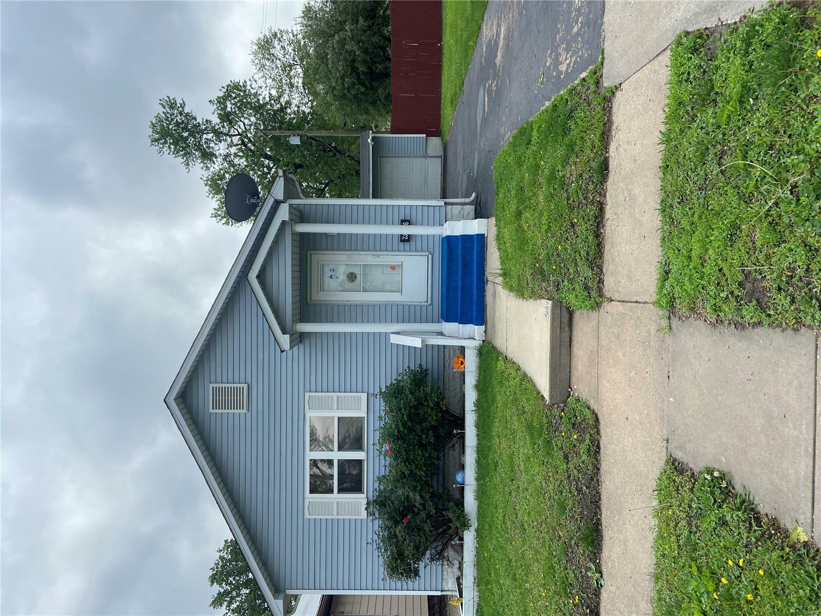 Property Photo: 2326 Edwards Street IL 62040