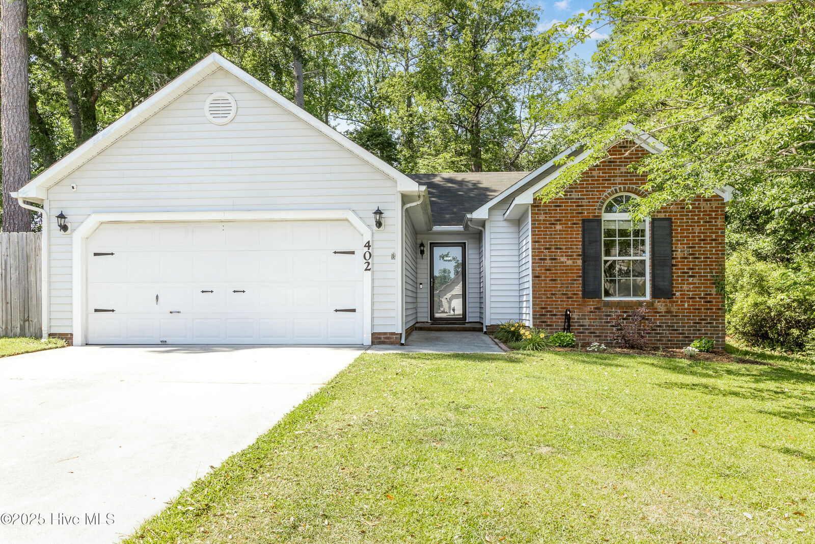 Property Photo:  402 Pebble Lane  NC 28546 