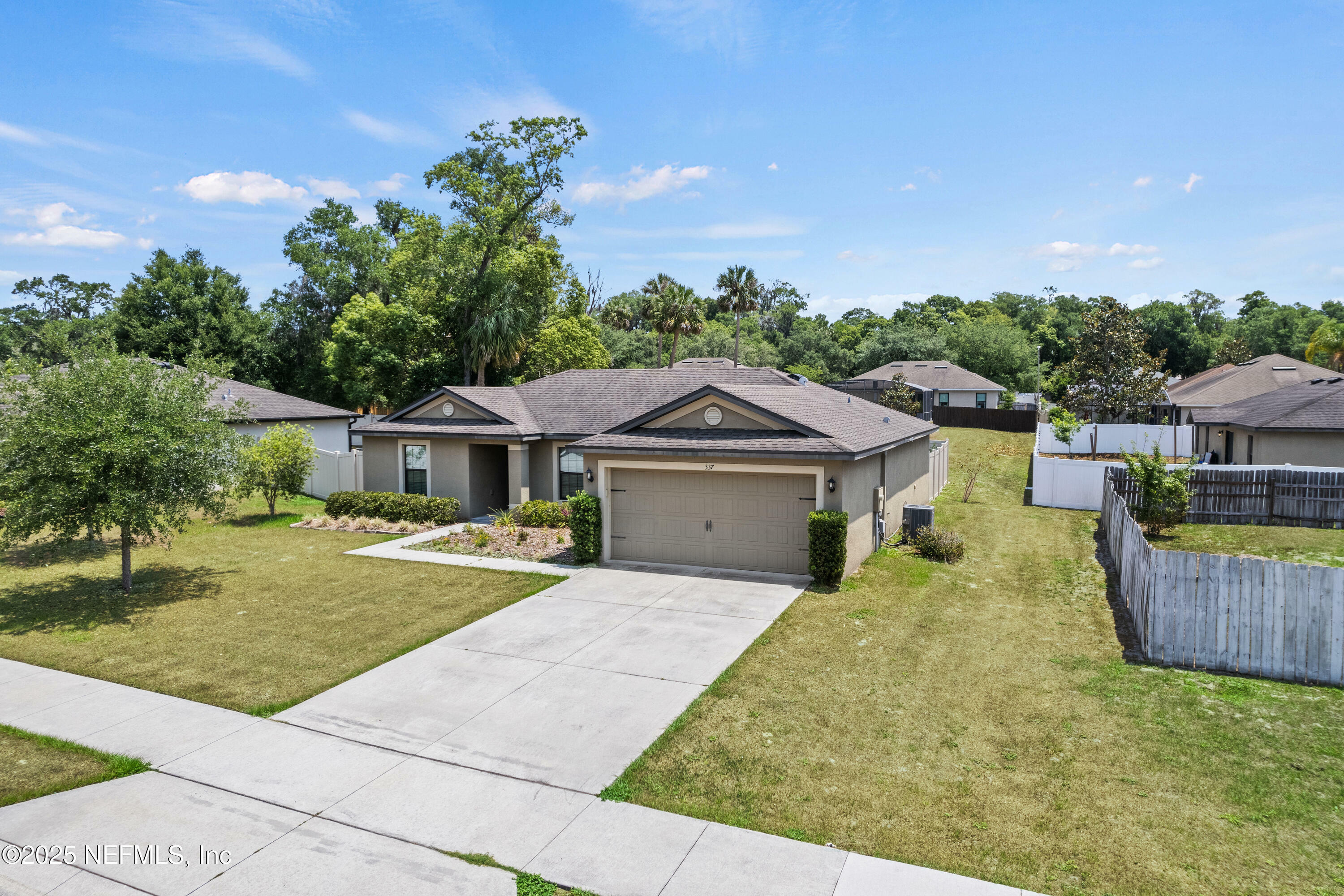 Property Photo: 337 Southern Winds Boulevard FL 32720