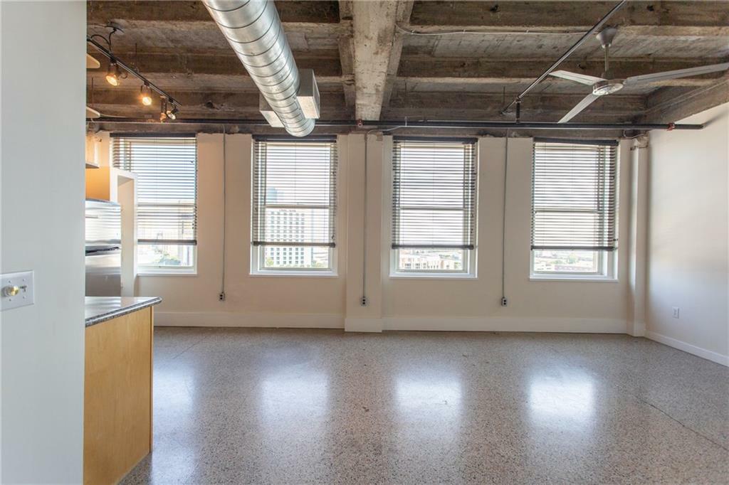 Property Photo: 221 W Lancaster Avenue 10006 TX 76102