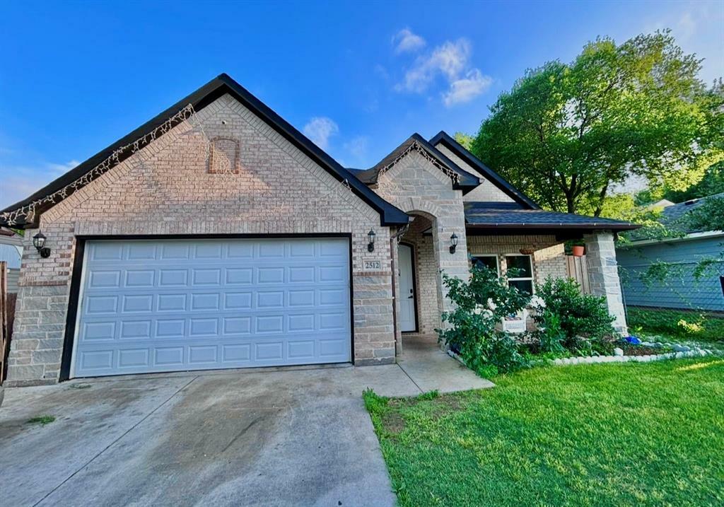 Property Photo: 2512 Highcrest Avenue TX 76111