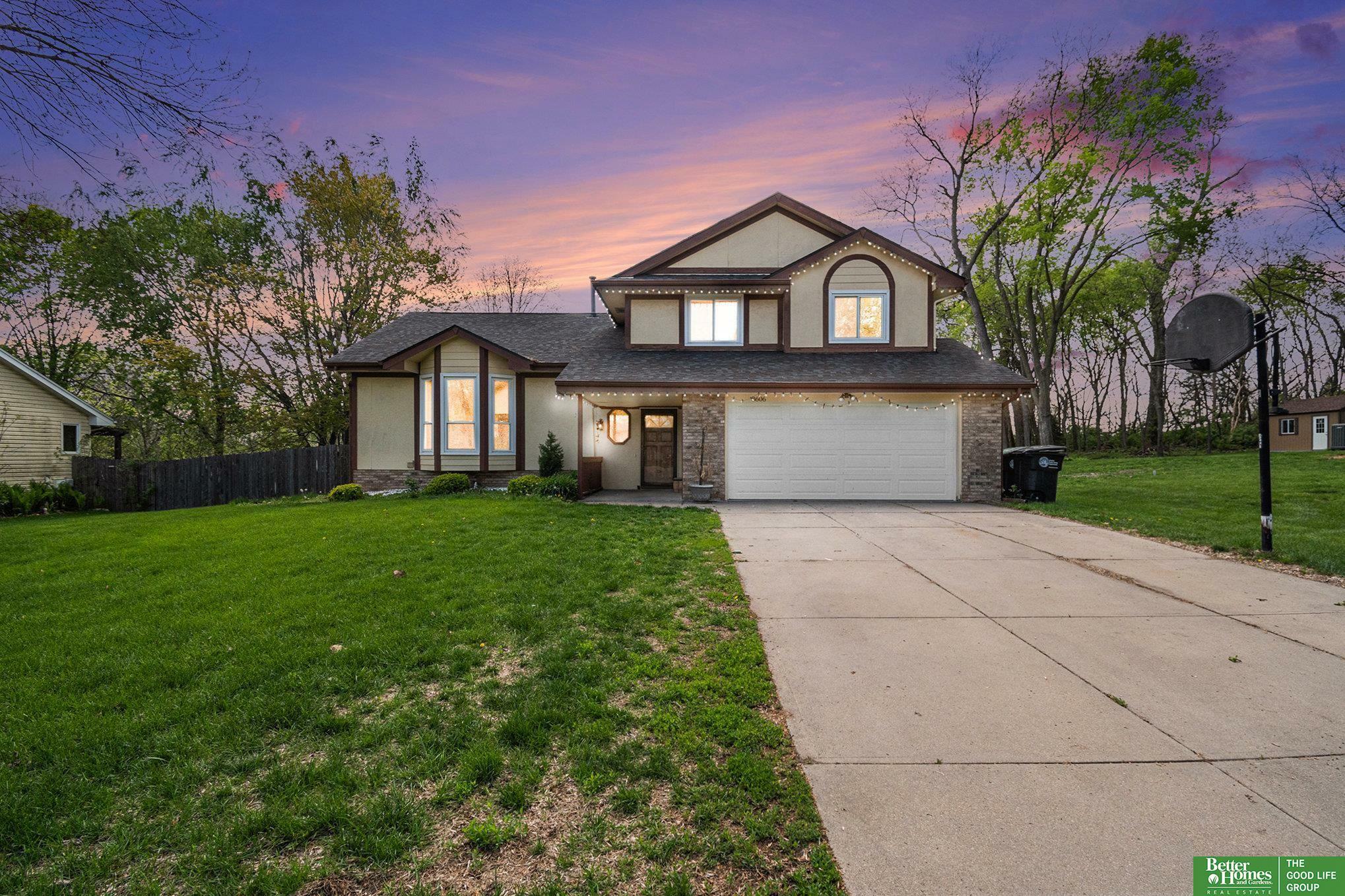 Property Photo: 8606 N 83rd Avenue NE 68122