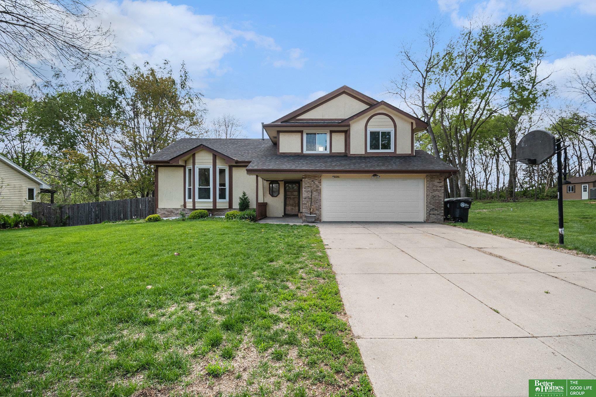Property Photo: 8606 N 83rd Avenue NE 68122