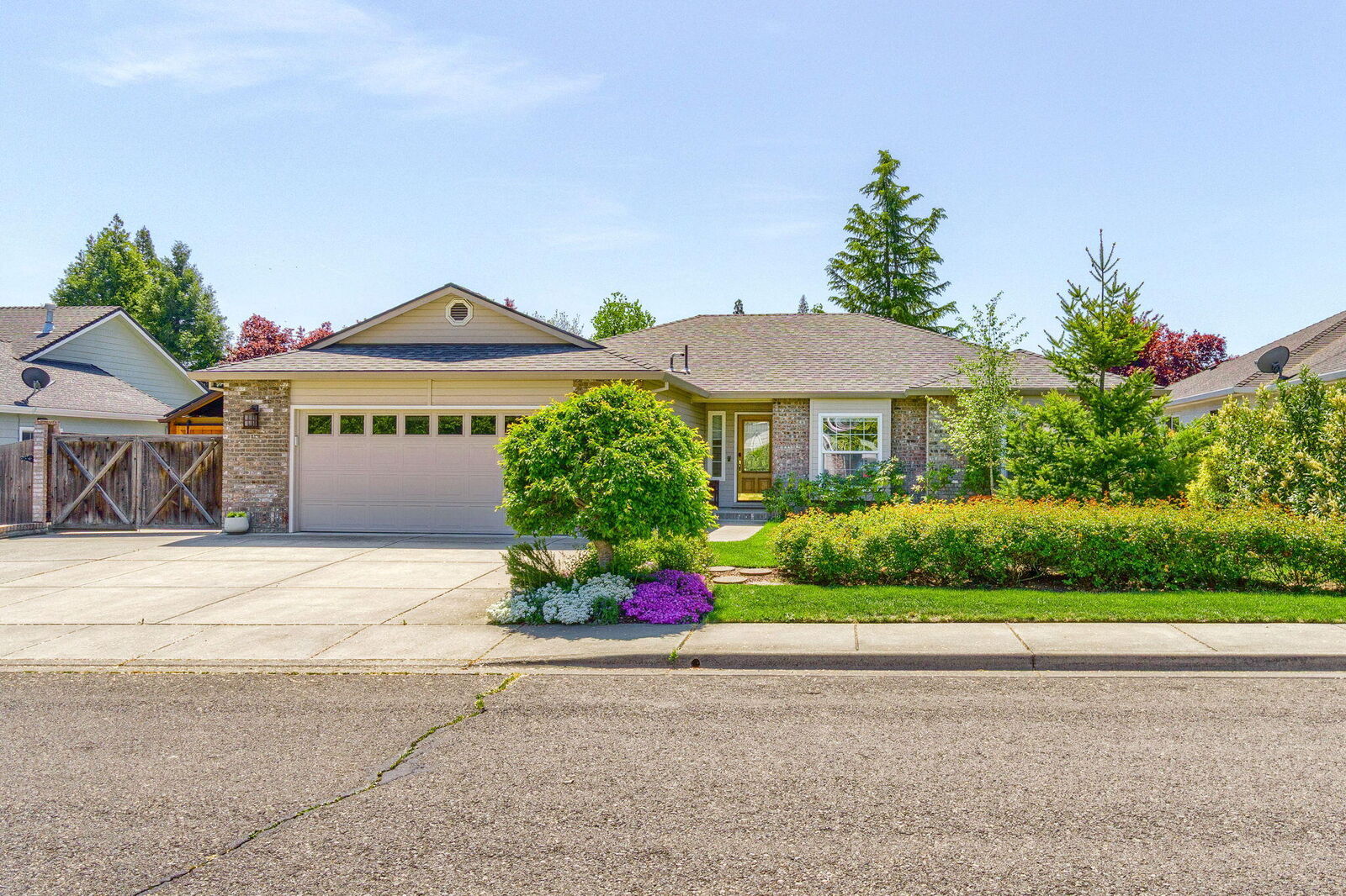 Property Photo:  573 Blue Heron Drive  OR 97502 