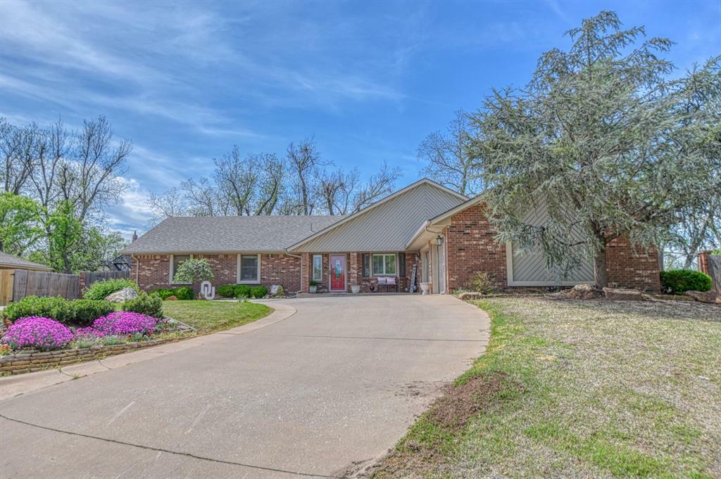 Property Photo: 116 Saint Charles Place OK 73018