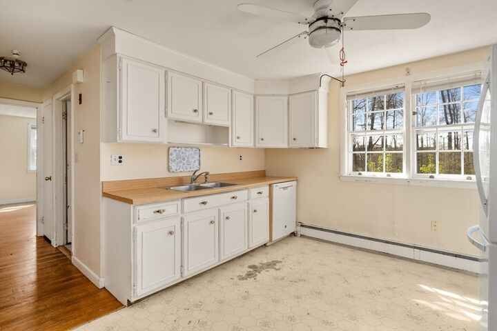 Property Photo: 6 Stearns Ln MA 01821