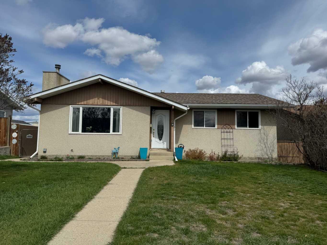 90 Niven Street  Red Deer AB T4P 1Y7 photo