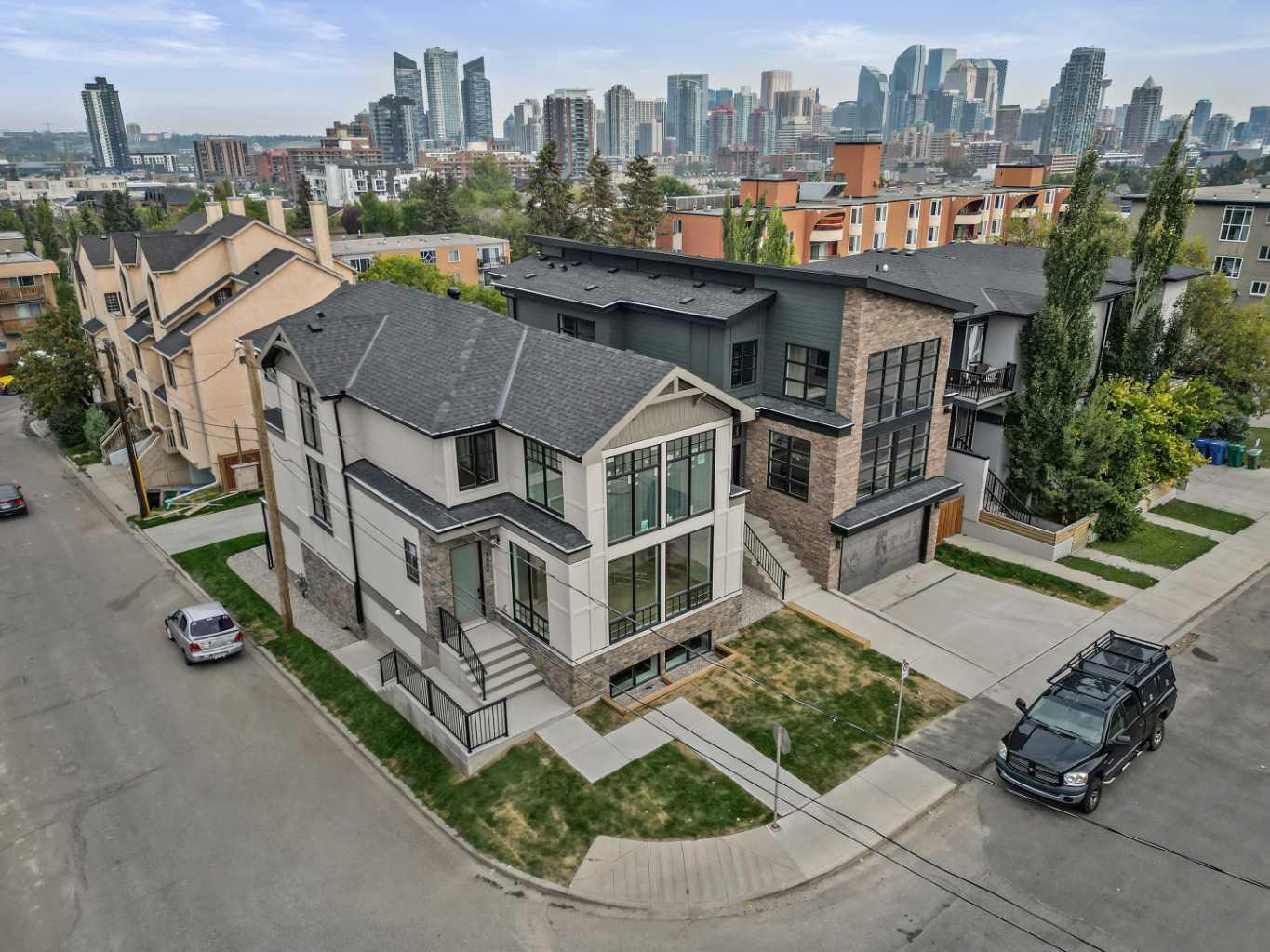 Property Photo: 1516 22 Avenue SW AB T2T 0R5