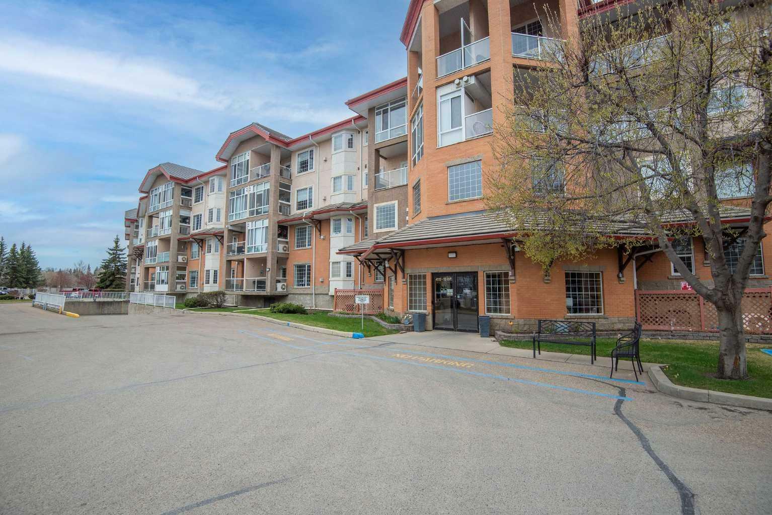 Property Photo: 4512 52 Avenue 121 AB T4N 7B9