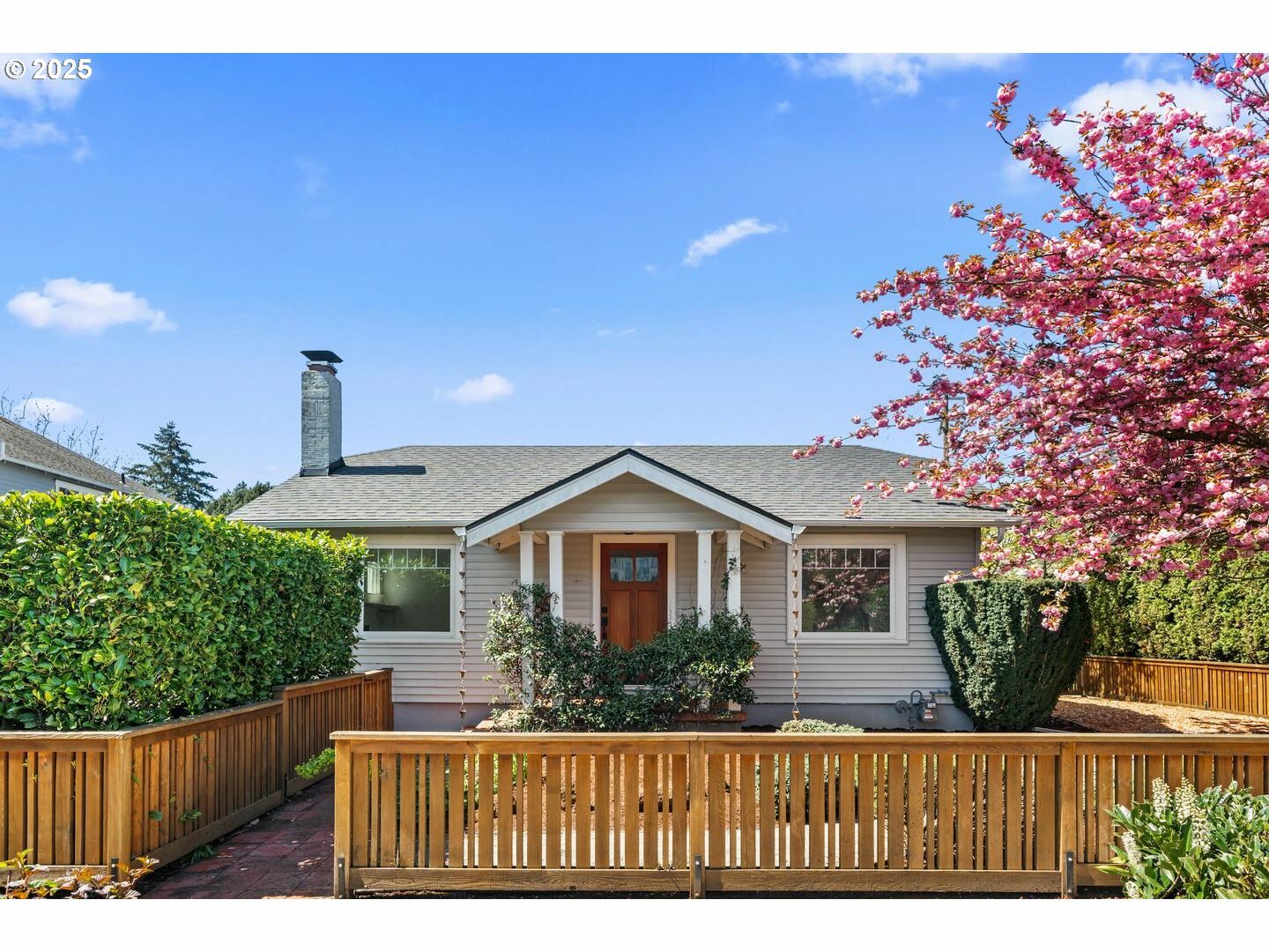 Property Photo: 3437 NE 46th Ave OR 97213