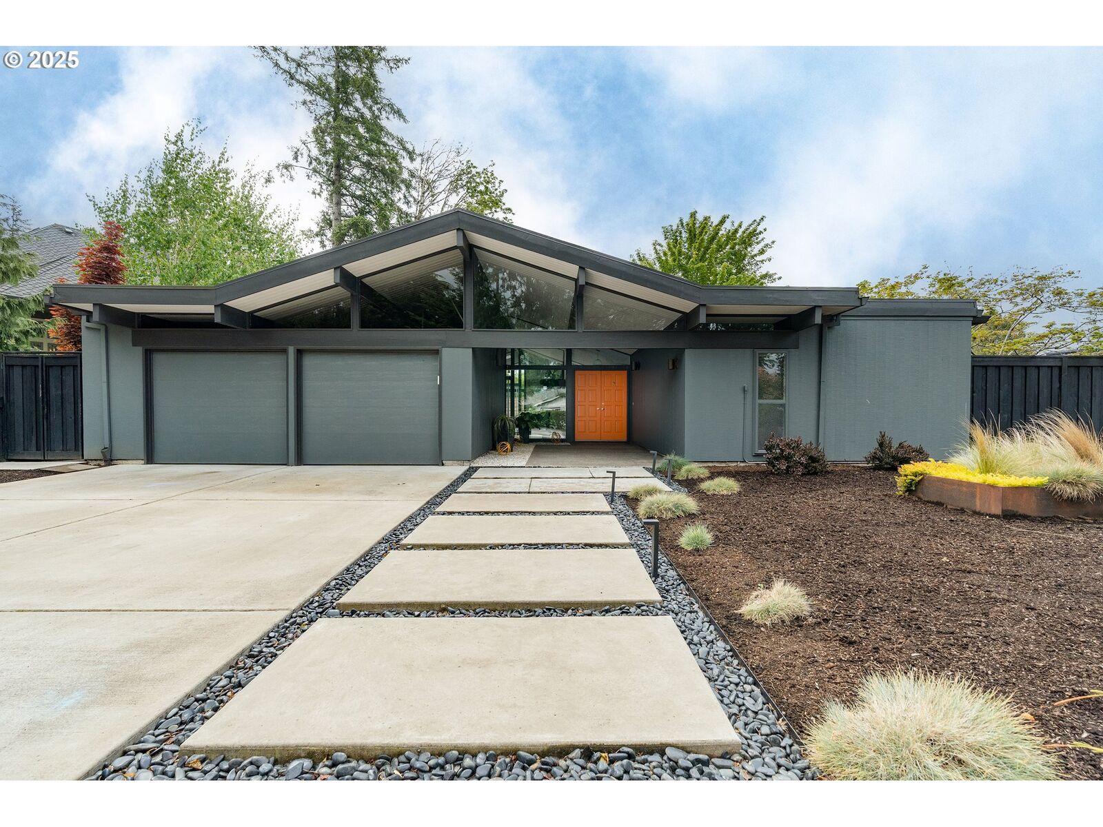 Property Photo:  9600 SW Imperial Dr  OR 97225 