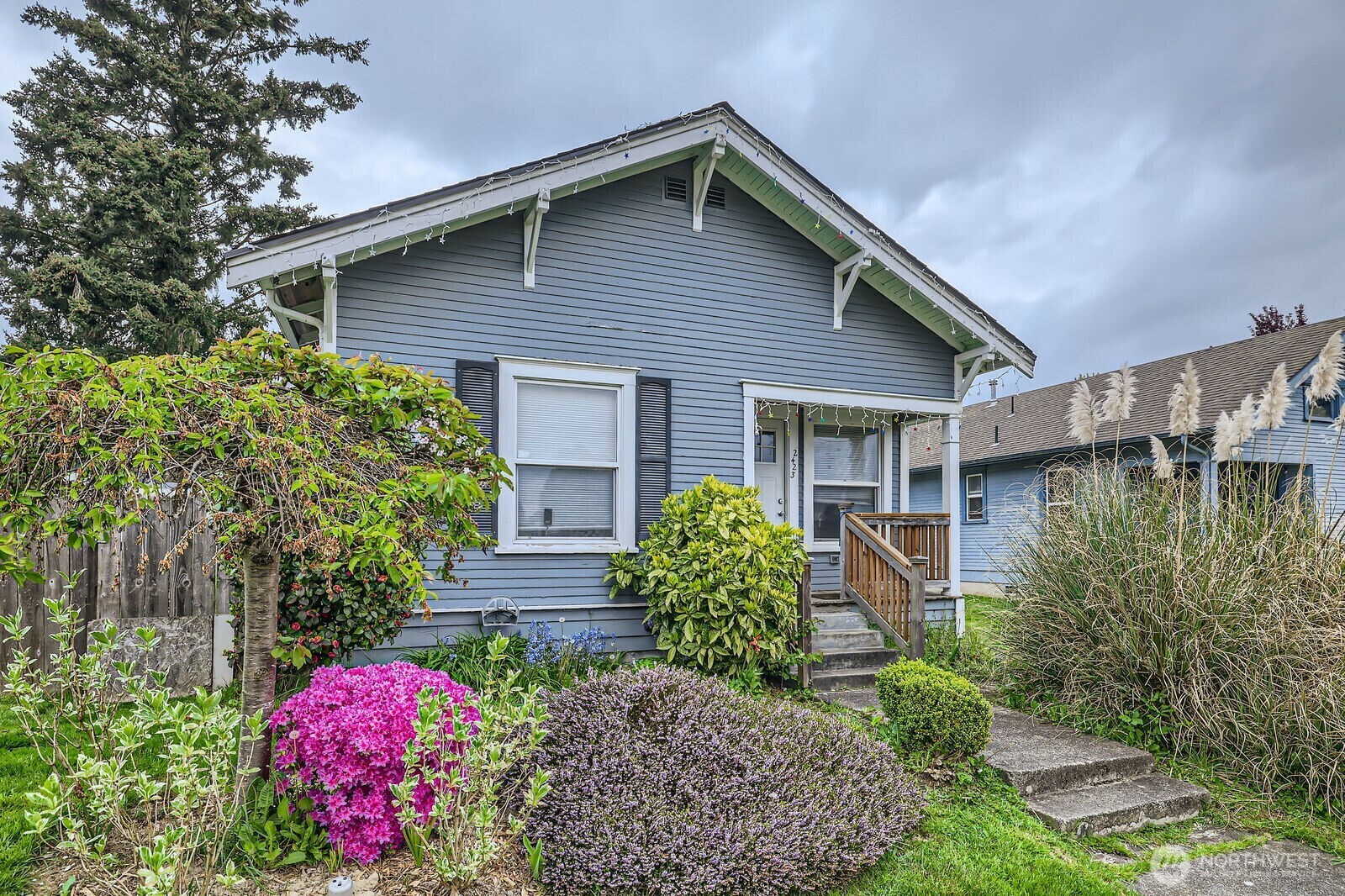 Property Photo: 2423 Highland Avenue WA 98201