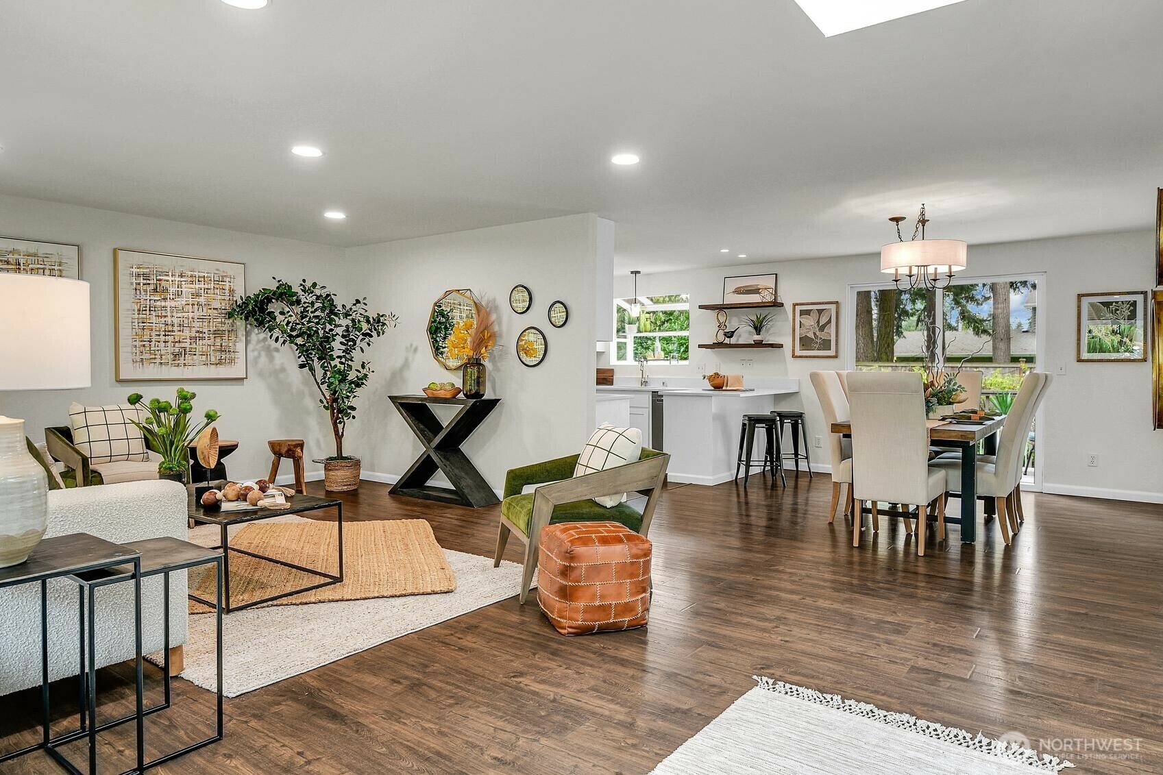 Property Photo: 15510 56th Avenue W WA 98026