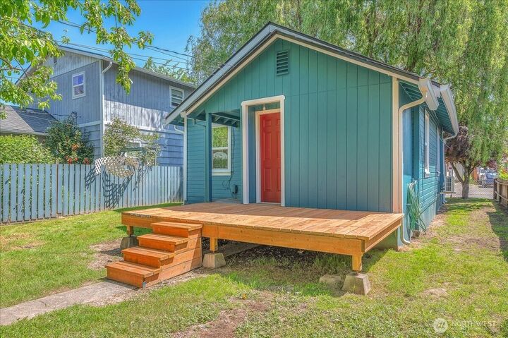 Property Photo:  123  18th Avenue  WA 98632 