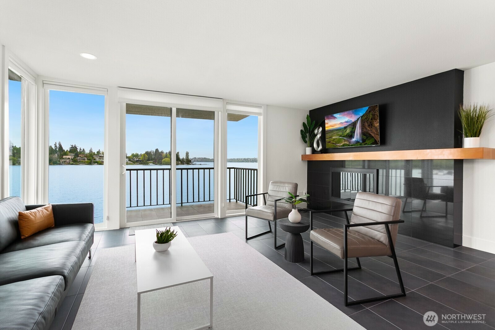 Property Photo: 4561 NE Lake Washington Blvd. 308 WA 98033