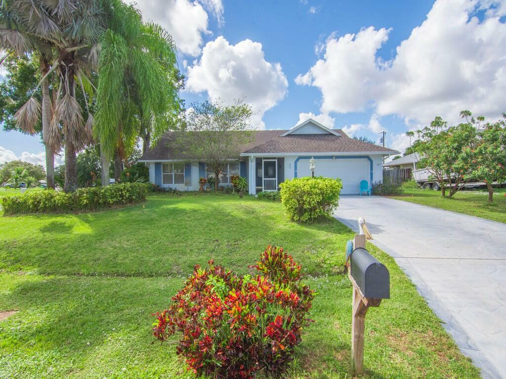 Property Photo: 742 SE Whitmore Drive FL 34984