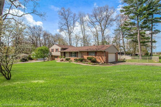 Property Photo: 5775 Kingfisher Lane MI 48346
