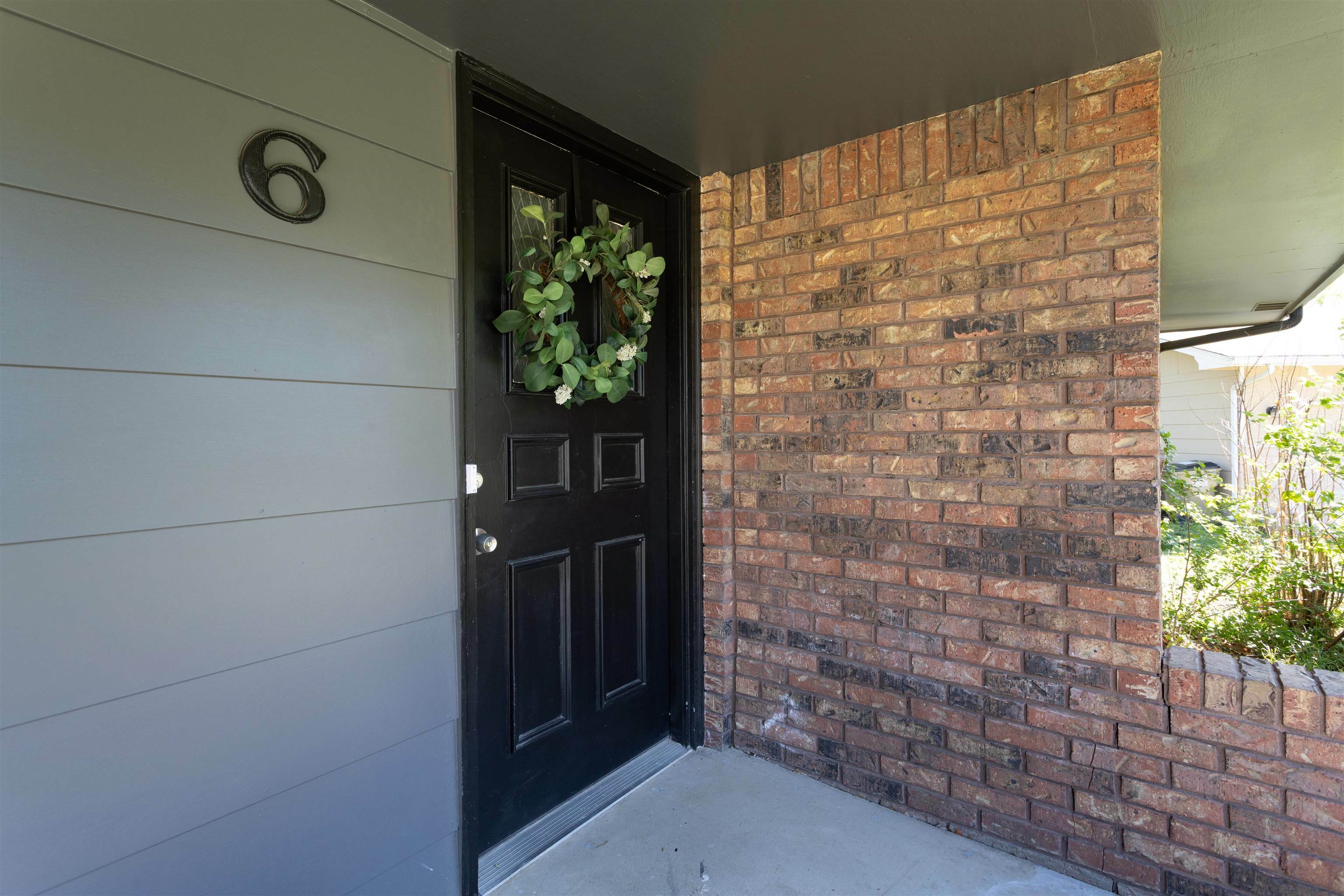 Property Photo: 6 Sapphire Ct KS 67117