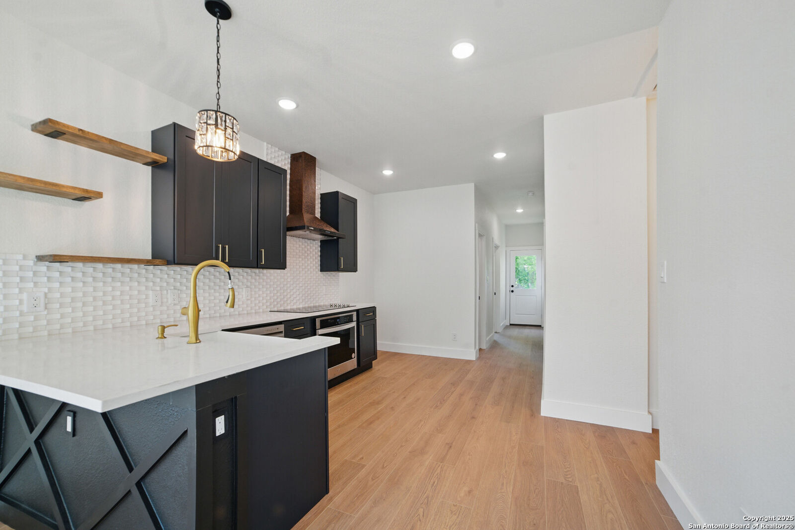 Property Photo: 727 Hammond TX 78210