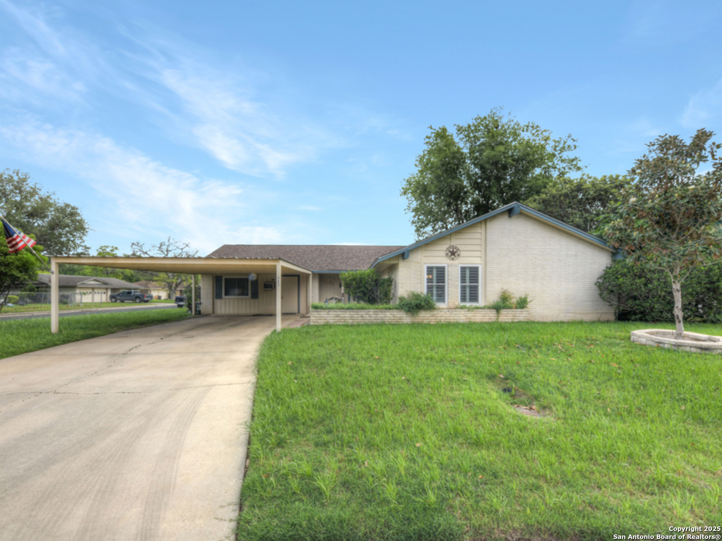 Property Photo: 121 Meadow TX 78154
