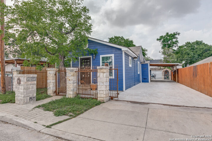 113 Chico Alley  San Antonio TX 78225 photo