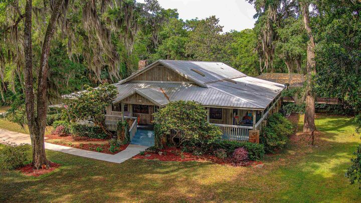 Property Photo: 411 Woodbluff Ter FL 32086