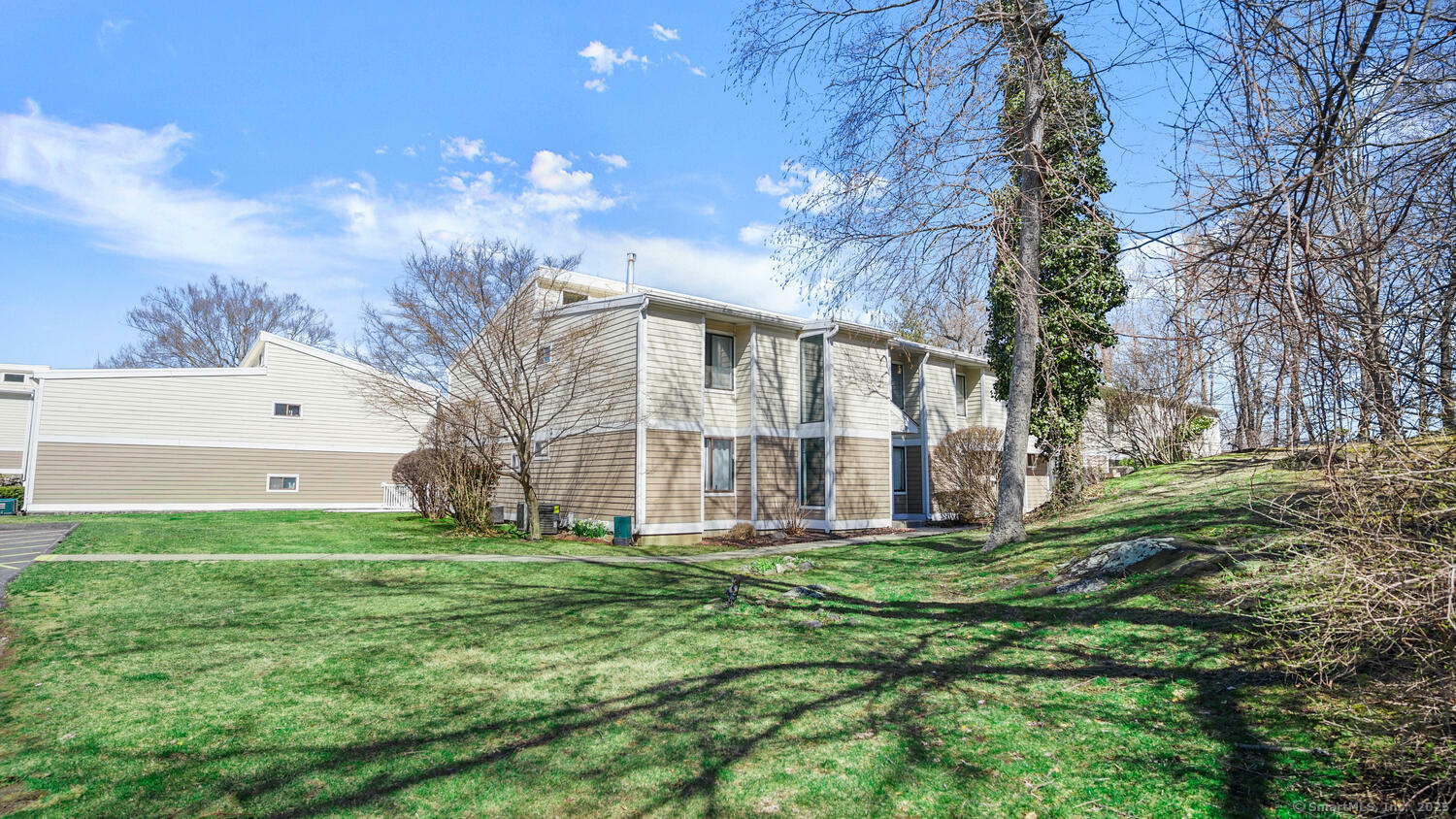 Property Photo:  20 Keeler Close 20  CT 06877 