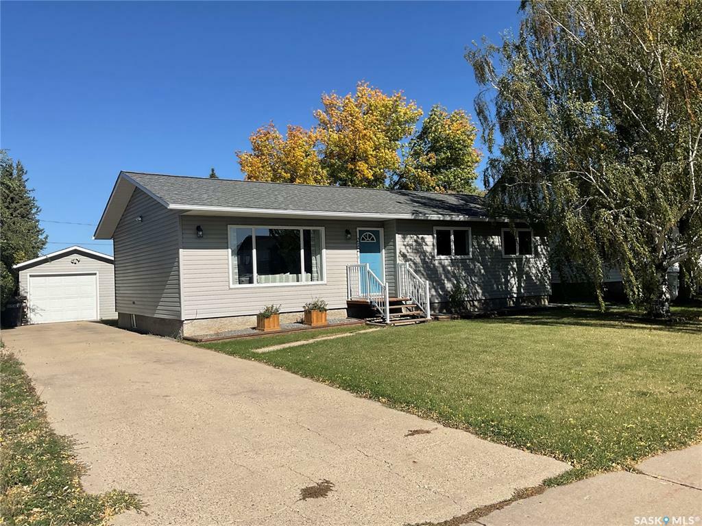 Property Photo: 212 7th Street S SK S0K 4P0