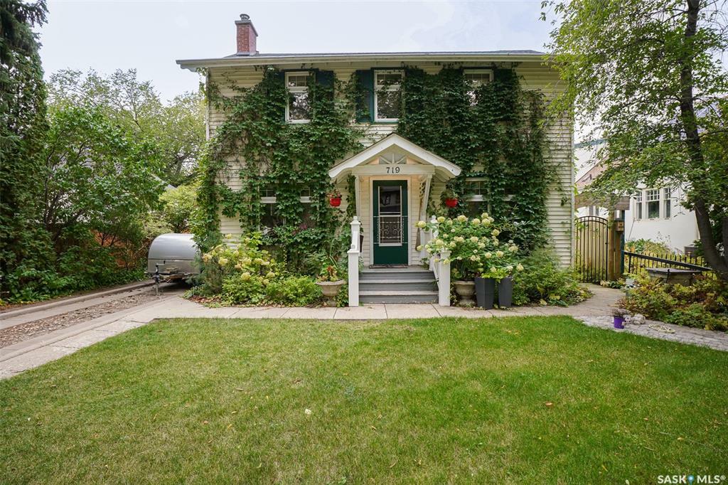 Property Photo: 719 9th Avenue N SK S7K 2Y8