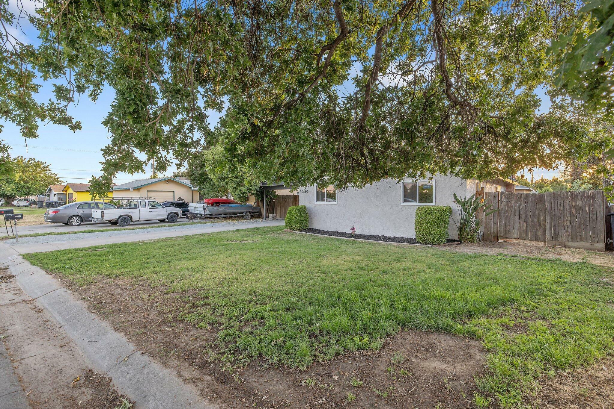 Property Photo: 1039 N Cain Street CA 93292