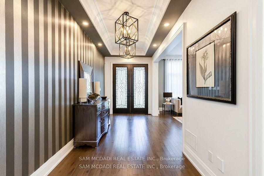 Property Photo: 1285 Mineola Gardens ON L5G 3Y5