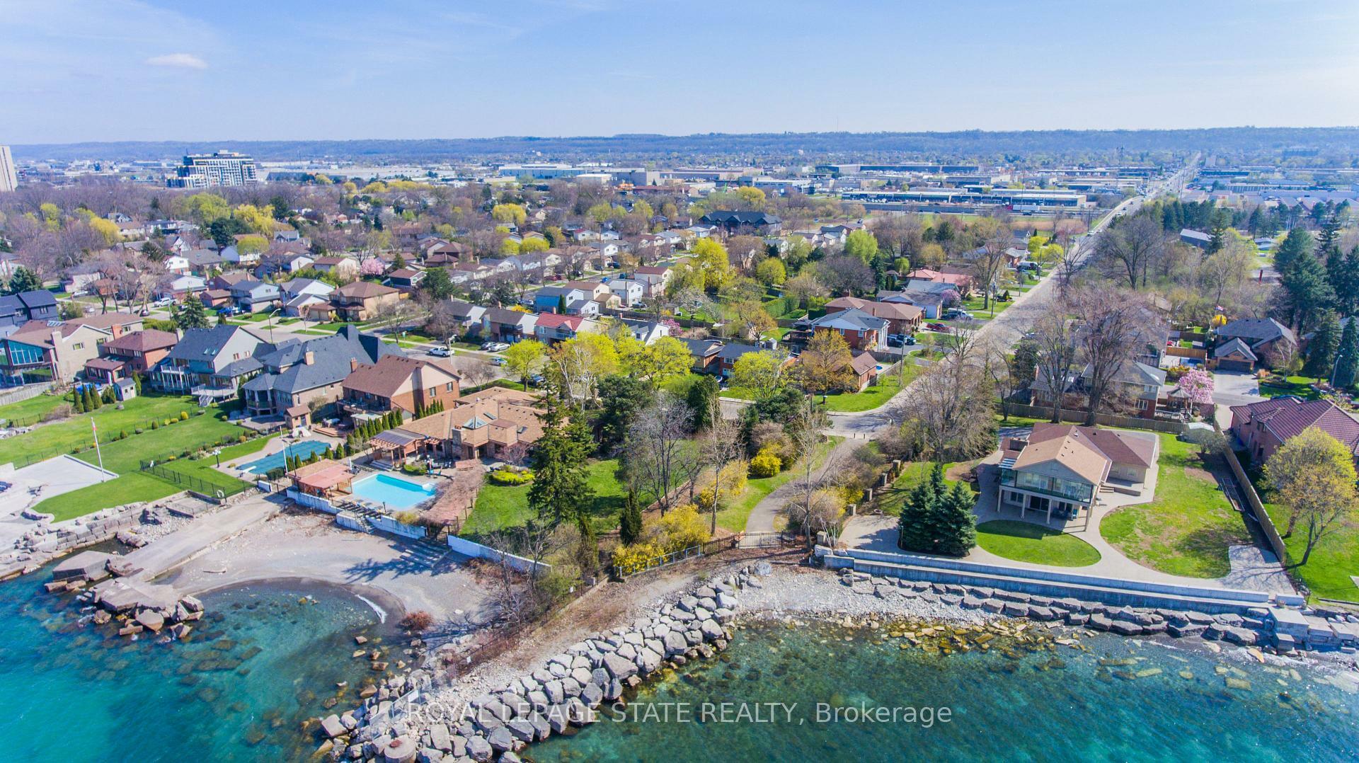 Property Photo: 7 Lakegate Drive ON L8E 3T7