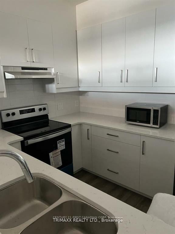 Property Photo: 3635 Southbridge Avenue 46 ON N6L 0G8