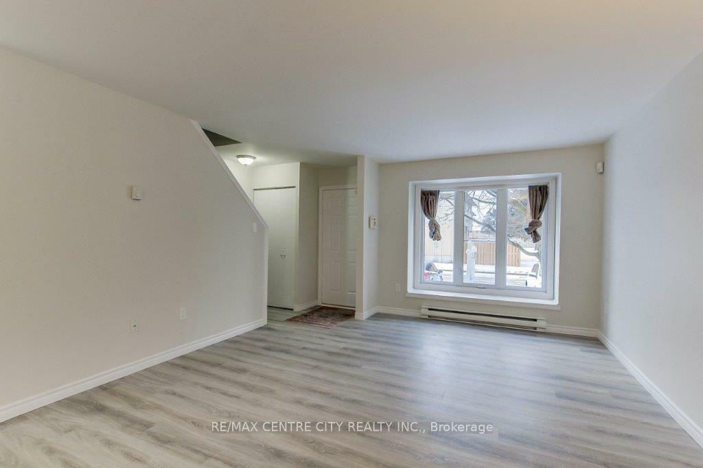Property Photo: 1290 Bentley Drive 28 ON N5V 4M3