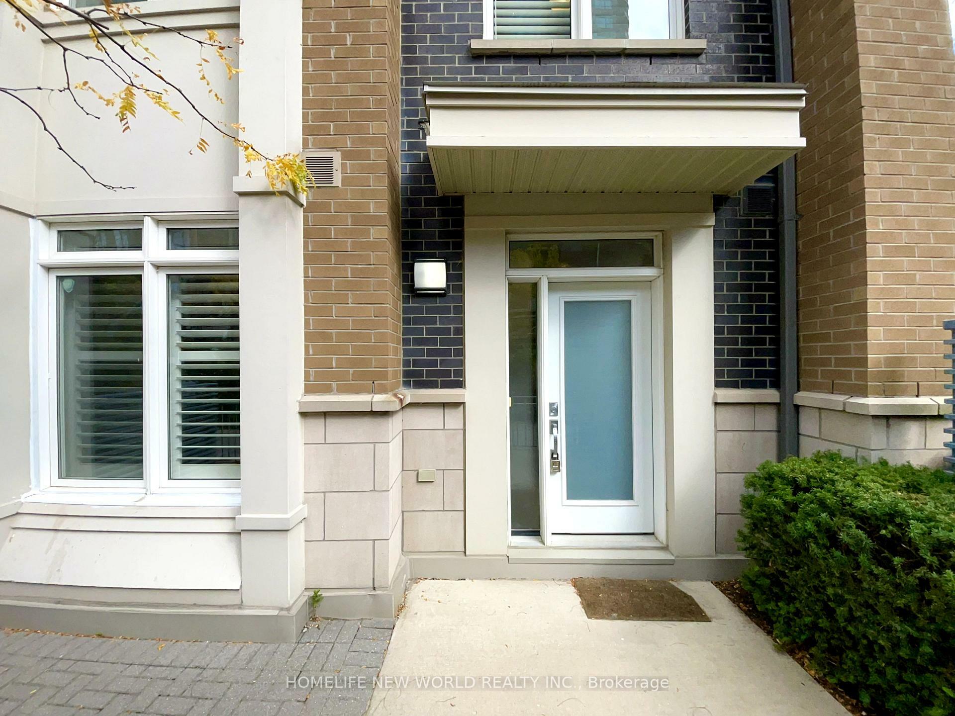 Property Photo: 370 Square One Drive Th5 ON L5B 0E6
