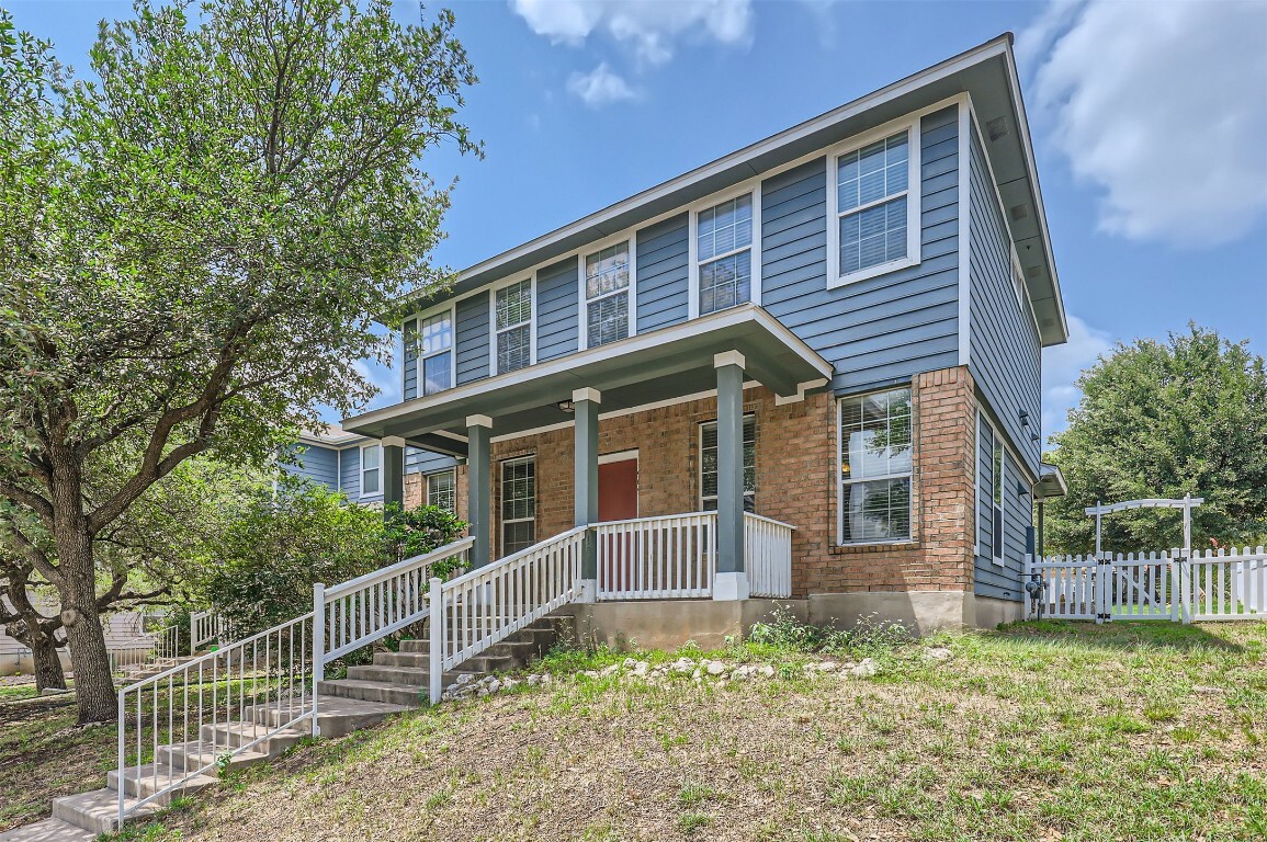Property Photo: 909 E Park Street TX 78613