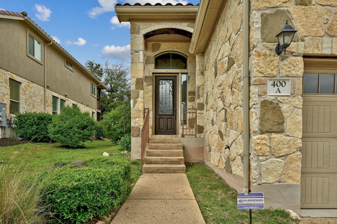 Property Photo: 400 Hummingbird Lane A TX 78734