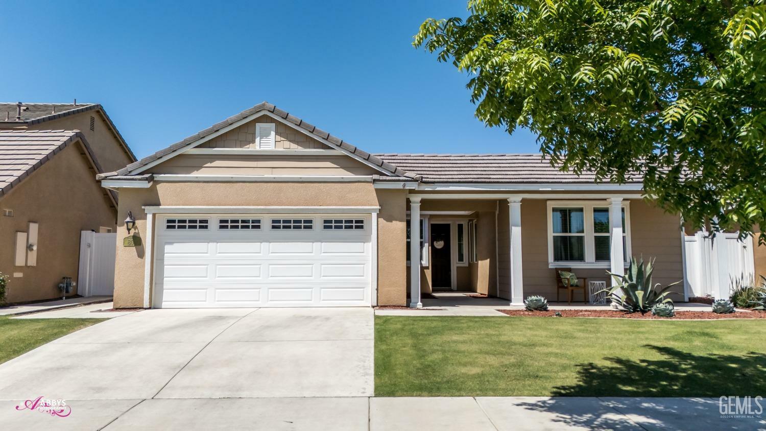 Property Photo: 807 White Alder Drive CA 93314