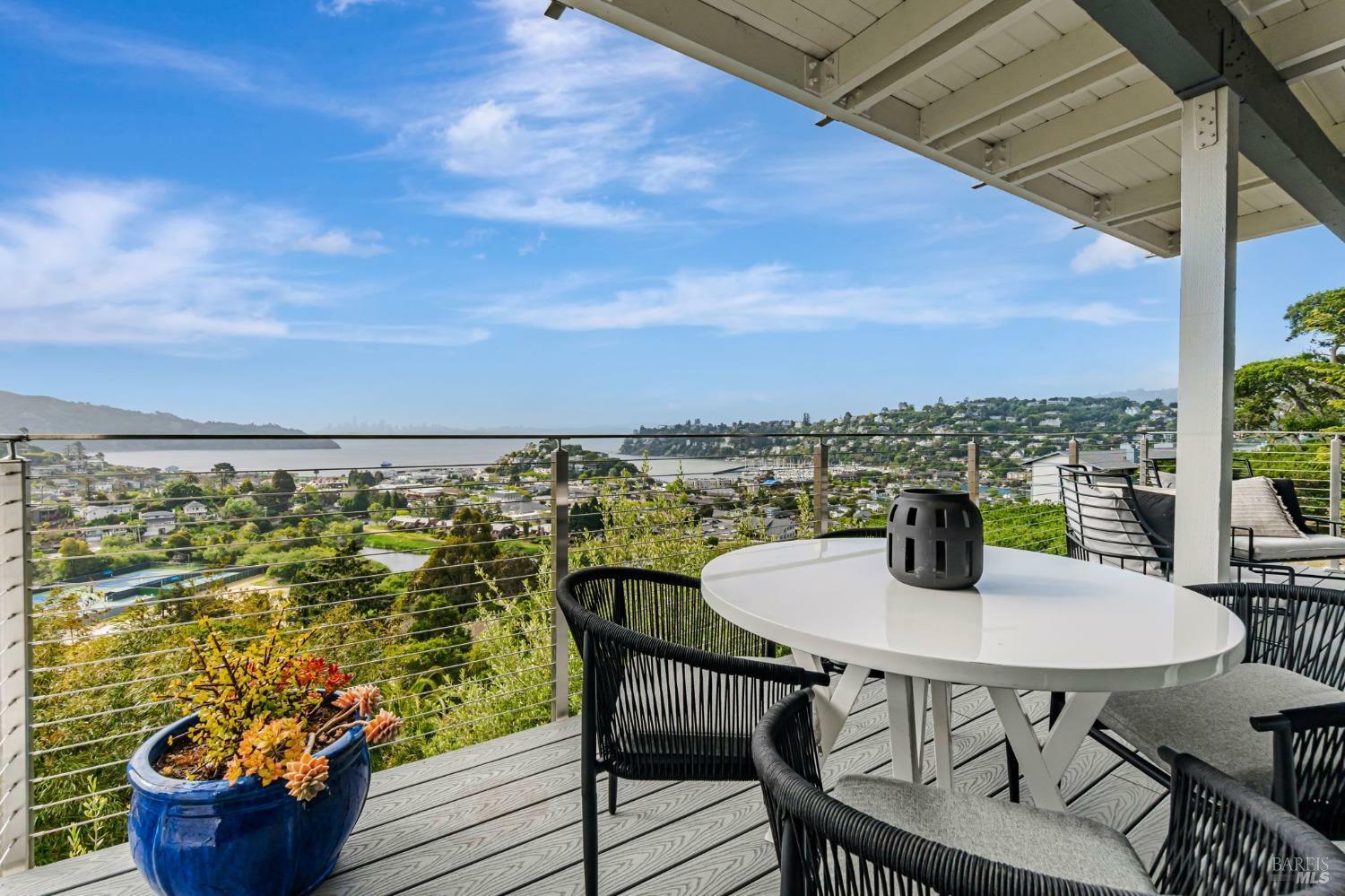 Property Photo: 5 Corinthian Court 11 CA 94920