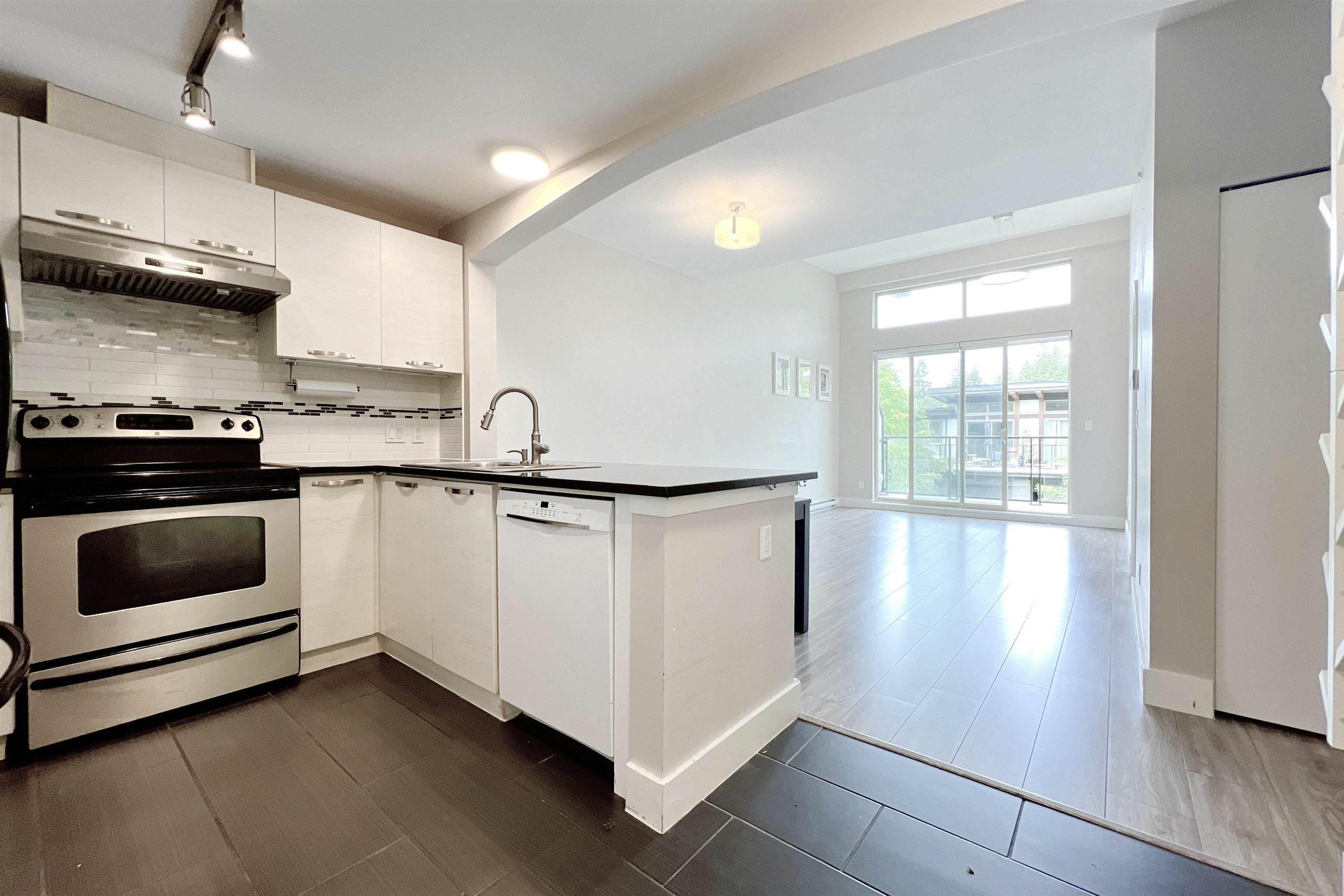 Property Photo: 7488 Byrnepark Walk 405 BC V3N 0B6