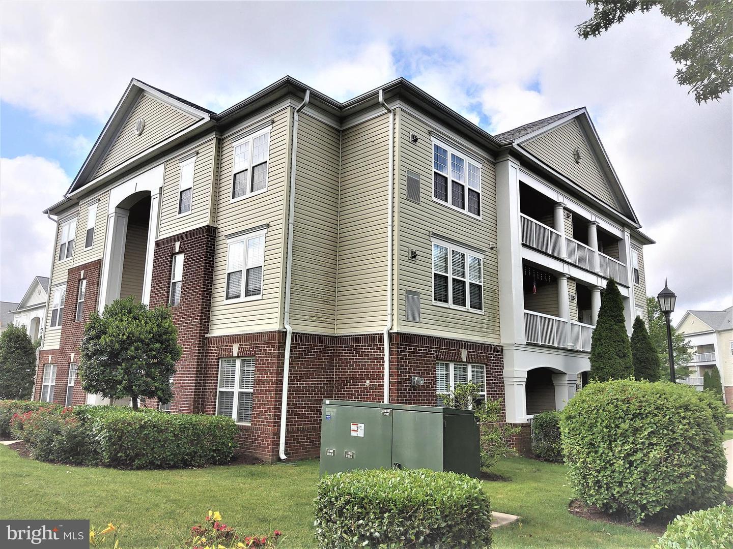 Property Photo:  42492 Mayflower Terrace 304  VA 20148 