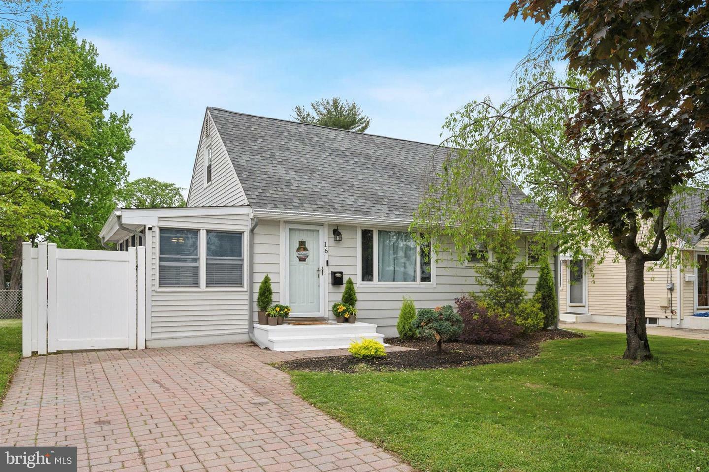 16 Benson Lane  Hamilton NJ 08610 photo