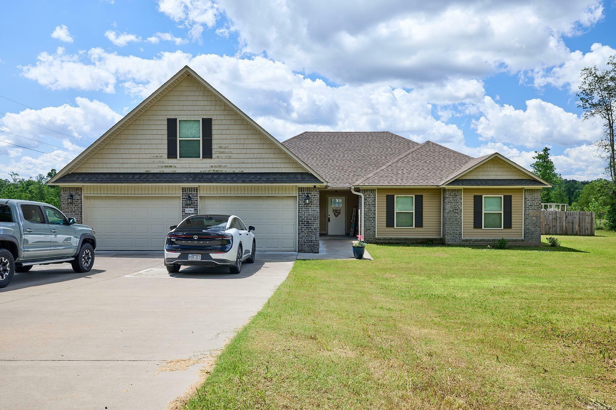 Property Photo: 15983 E Miller Sardis Rd AR 72011