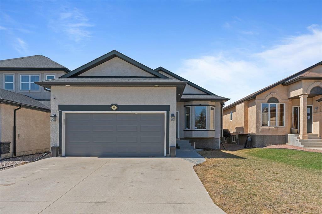 Property Photo: 44 Scammel Road MB R2N 4P7